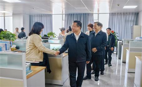 新春上班第一天 送祝福营生长