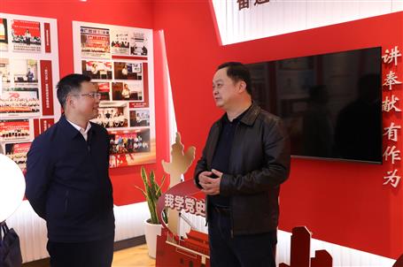 毛晓冬到公司指导事情