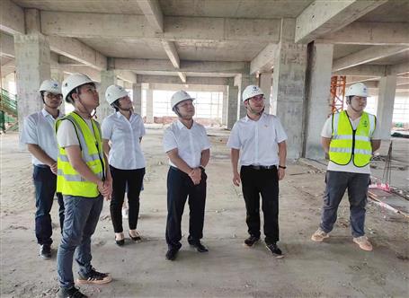 覃振华到南宁产投立异工业园项目调研