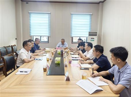 覃振华与融水县长韦贞强举行事情谈判